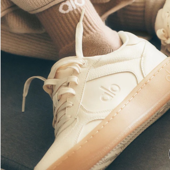 ALO Recovery Mode Limited Edition Clay Unisex Shoes - Picture 2 of 14